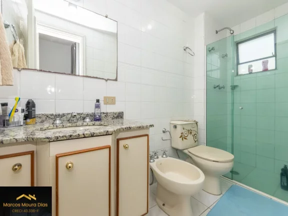 Imagem Apartamento na Pompéia, com 3 dormitórios, 1 suíte, e 2 vagas e dependência de serviço completa. Edifício com Portaria 24 hs, Gerador e Lazer