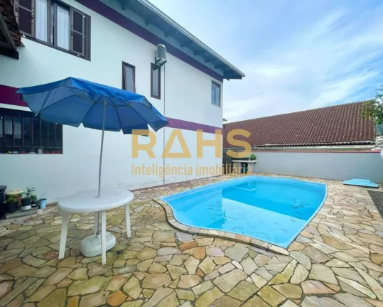 Imagem Ótimo sobrado averbado localizado no Saguaçu, com amplo espaço de fundos, com churrasqueira, pisc...