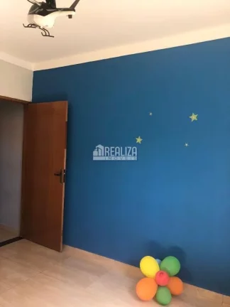 Imagem Casa à venda no bairro Vila Elza, em Aramina: 3 dormitórios, suíte, churrasqueira e garagem