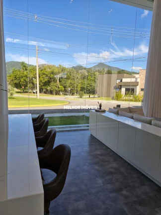 Imagem Casa Alto Padrão á venda no Condomínio Caledônia com 3 suítes, 4 vagas localizada em Camboriú.