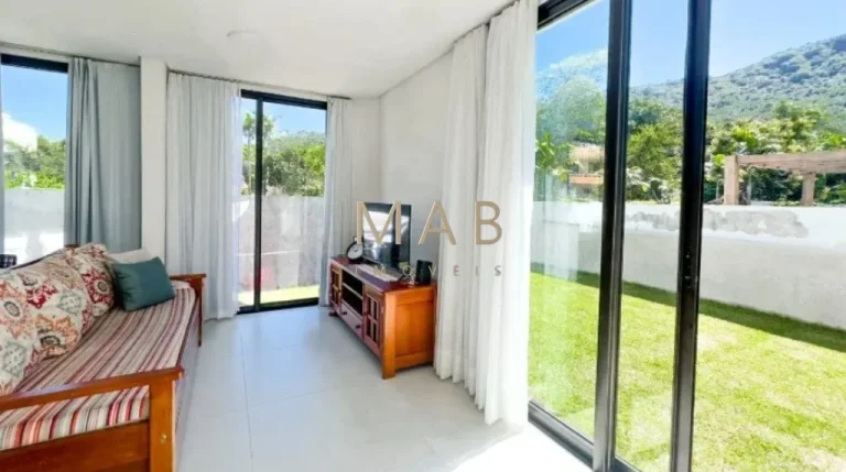 Imagem Casa de Alto Padrão à Venda em Lindo Condomínio na Cachoeira do Bom Jesus - Florianópolis SC!