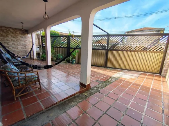 Imagem Casa com quartos + edícula e Piscina em Praia Grande