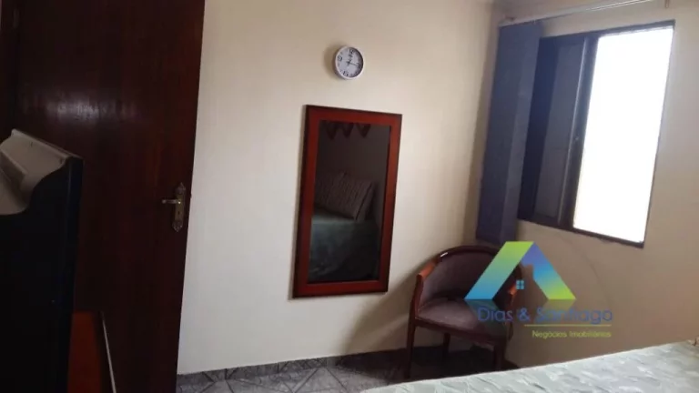 Imagem Lindo sobrado com 3 dormitórios, 4 vagas de garagem em bairro calmo e com amplo comercio nas proximidades, fácil acesso a principais avenidas.
