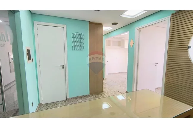 Imagem Sala comercial com 40m² com recepção 2 salas 2 banheiros 2 vagas para locação na Vila Olímpia