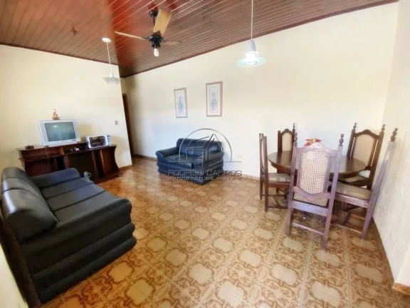Imagem Espaçosa Casa Isolada à Venda no Ocian, Praia Grande - 4 Quartos e Piscina