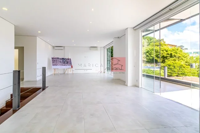 Imagem Casa Triplex com 436m² no melhor condomínio de Pendotiba.