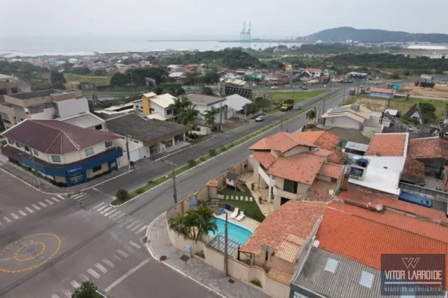 Imagem Casa de esquina à venda  Imbituba SC, com piscina