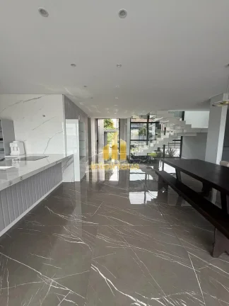 Imagem Residência contemporânea localizada na Praia de Itaguaçu, no bairro Ubatuba, a aproximadamente 30...