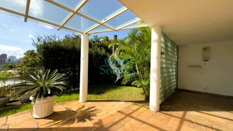 Imagem Casa de Vila Fechada em Pacaembu - São Paulo/SP.