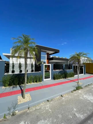 Imagem Casa alto padrão 3 dormitórios sendo 1 suíte e 2 vagas de garagem em Palhoça/SC