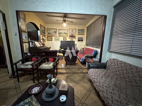 Imagem Casa com 4 quartos e 6 banheiros à Venda, 347 m² por R$ 1.100.000