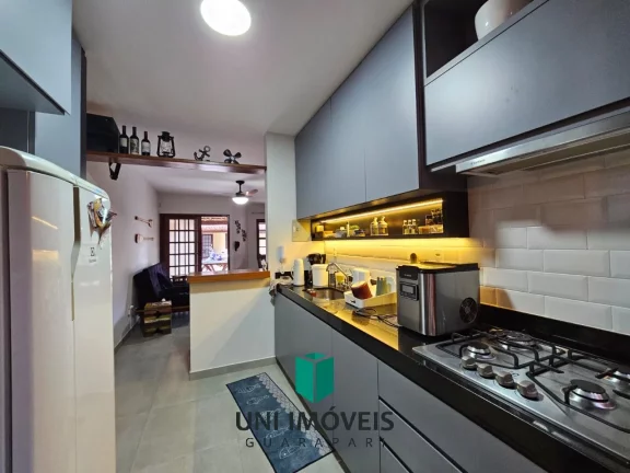 Imagem Casa duplex em condomínio fechado próximo a Praia de Peracanga ! Totalmente reformado e mobiliado.
