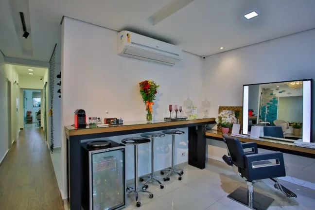Imagem Imóvel Comercial de Alto Padrão no Jardim do Mar, São Bernardo do Campo - 288m², 19 Salas, 4 Banheiros e 3 Vagas de Garagem