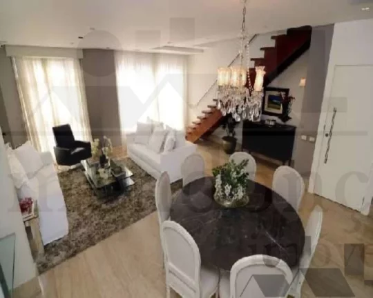 Apartamento duplex reformado, pronto para morar c/ acabamento impecável e armários sob medida em m...