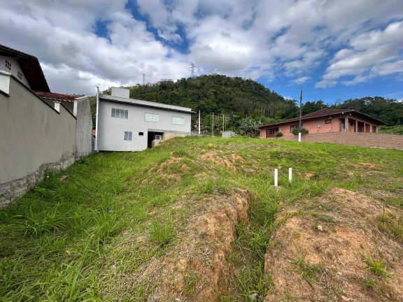 Imagem Casa com 2 dormitórios e Terreno de 596,46m² em Rodeio/SC