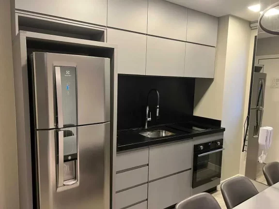 Imagem Flat mobiliado com 1 dormitório e 1 vaga de garagem em Itapema/SC