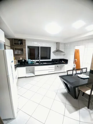 Imagem GIGANTE APARTAMENTO COM 4 QUARTOS E 4 GARAGENS NA PRAIA DO MORRO