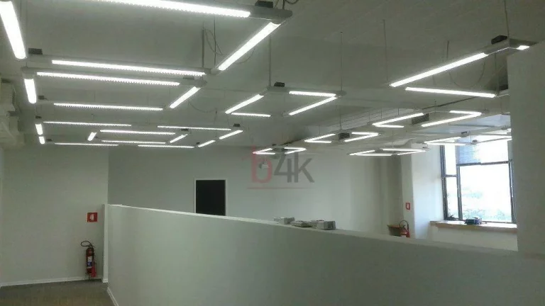 Imagem Sala Comercial de 374m² com 8 Vagas para Alugar na Berrini