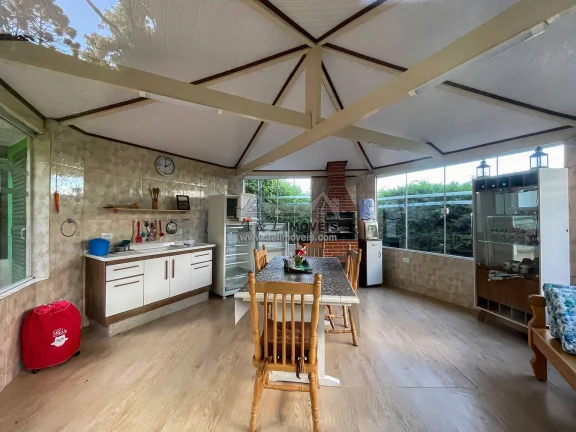 Imagem Casa à venda em Campos do Jordão - Com vista panorâmica e lareira
