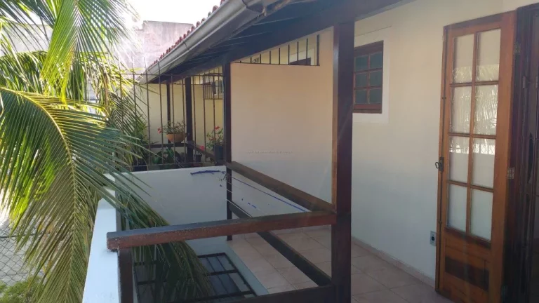 Imagem Excelente Duplex c/ 3 Quartos 300 Mts da Praia do Peró
