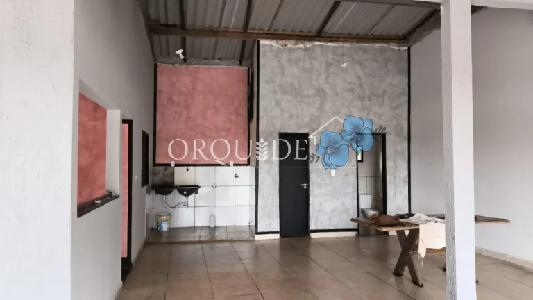 Imagem Chácara à venda à apenas 4 Km de Santo Antônio da Barra-GO, Setor Central: 5 quartos, 1 sala. Imperdível oportunidade!