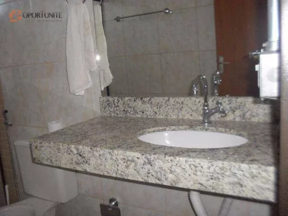 Imagem Sobrado residencial com piscina à venda.