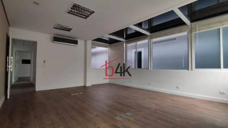 Imagem Casa com 5 dormitórios à venda, 240 m² e 2 vagas de garagem - Brooklin
