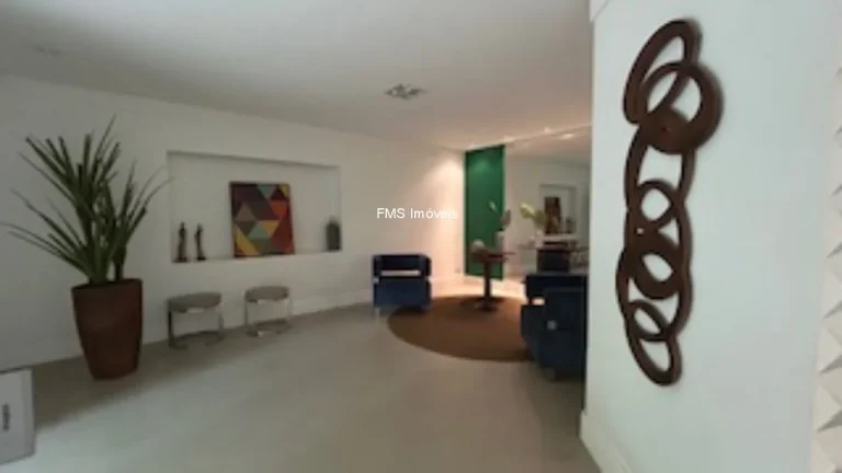 Imagem Imperdível oportunidade em Moema: Apartamento de 3 quartos com suíte, 131m² e 2 vagas de garagem à venda em São Paulo-SP!
