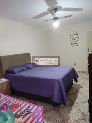 Imagem Vendo Oportunidade no Jardim Fraternidade. Casa Terreno, com 200m2 de área Total, o imóvel conta com, 3 dormitórios, sendo 1 Suíte, 2 vagas de Garagem, Edícula de 3 cômodos, Lavanderia, Aceita Financiamento, aceita Permuta. Valor de Oportunidade R$ 530K, 