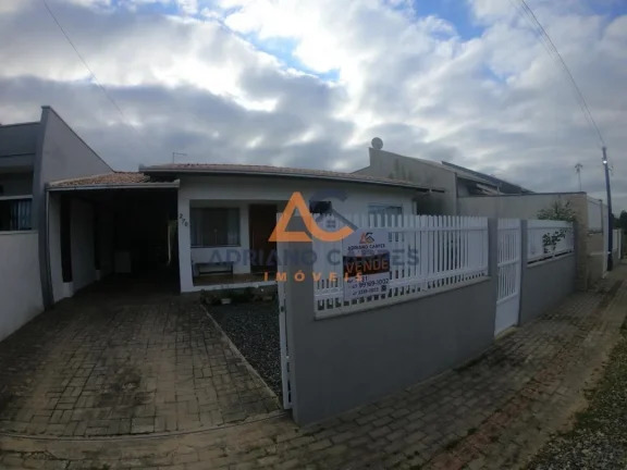 Imagem Casa com 3 dormitórios, sendo 1 suíte, na praia de Itajúba em Barra Velha / SC Adriano Carpes Imóveis vende