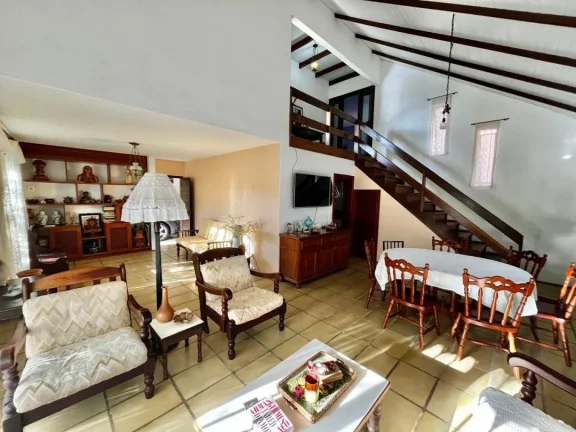 Imagem Casa mobiliada com 3 dormitórios sendo uma suíte para temporada no Centro Penha