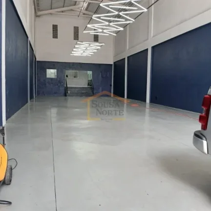 Imagem Galpão novo, com telhado térmico e pé direito de 9 metros, garantindo excelente ventilação e lu...