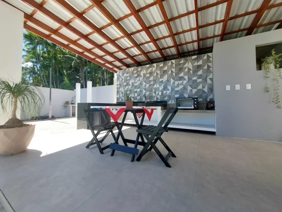 Imagem Casa Sobrado semimobiliada com 3 dormitórios sendo 1 suíte e 2 vagas, Pirabeiraba, Joinville/SC