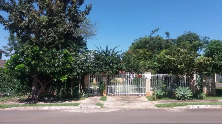 Imagem Terreno de esquina, com 865 m² no Taquarí (Lago Norte/DF) com edícula de 17