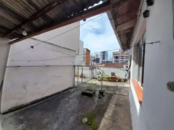 Imagem Casa à venda em Barbacena, Centro, com 2 quartos, 140m2