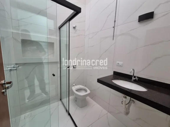 Imagem Casa com 2 quartos (1 suíte), planta bem distribuída, 2 vagas, 80m² construídos em terreno de 125m² na região sul de Londrina