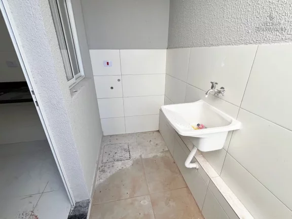 Imagem Casa de condomínio na Vila Tupi, 2 Dormitórios com Suíte! Casa Térrea!