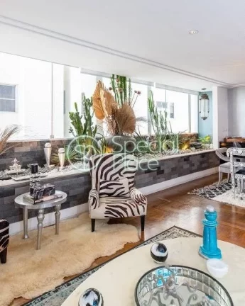 Imagem Apartamento com 180m², reformado na parte plana do Jardim América. Possui piso em tacos de madeira...