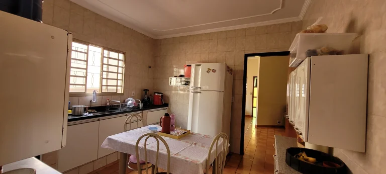 Imagem Residência de Luxo à Venda em Campo Grande-MS: 4 Quartos, 1 Suíte, 222m² no Parque Residencial Rita Vieira
