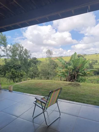Imagem Chácara para Venda em Engenheiro Coelho, Área Rural de Engenheiro Coelho, 2 dormitórios, 1 banheiro, 1 vaga