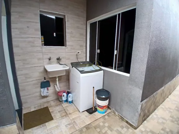 Imagem Casa geminada com área de churrasqueira, ótimo espaço e boa localização
