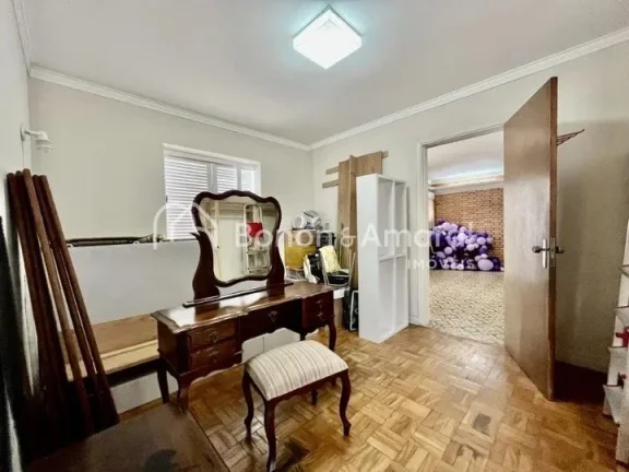 Imagem Casa com 5 dormitórios, sendo 3 suítes, e projetada com acessibilidade para deficientes (PcD). O i...