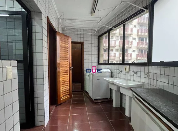 Imagem Apartamento com 3 dormitórios, 252 m² - venda por R$ 3.000.000 ou aluguel por R$ 17.419/mês - José Menino - Santos/SP