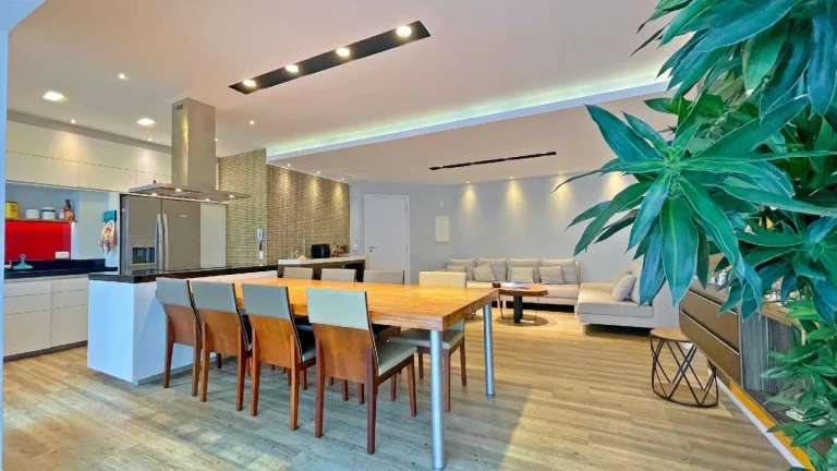Imperdível apartamento de luxo na Riviera de São Lourenço Módulo 07: 4 quartos, 2 suítes, 3 salas, varanda gourmet e 2 vagas de garagem!