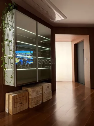 Imagem Apartamento com 190 M² com 3 dormitórios sendo os 3 suítes, 2 banheiros, sala, cozinha, varanda, ...