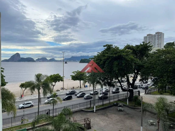 Imagem Praia de IcaraíVenha morar num charmoso apartamento com 3 quartos, sendo 1 suíte com armários embutidos, na Praia de Icaraí, ao lado da UFF (Reitoria)