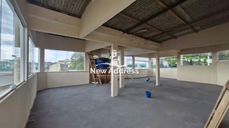 Imagem Duas casas com ponto comercial em terreno de 335m² em Rosa da Penha. Amplas, bem cuidadas e com estrutura para kitnets. Ideal para morar ou investir.