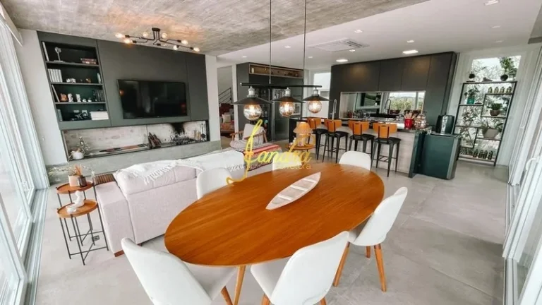 Imagem Casa térrea com 3 suítes e beira de lago com piscina
