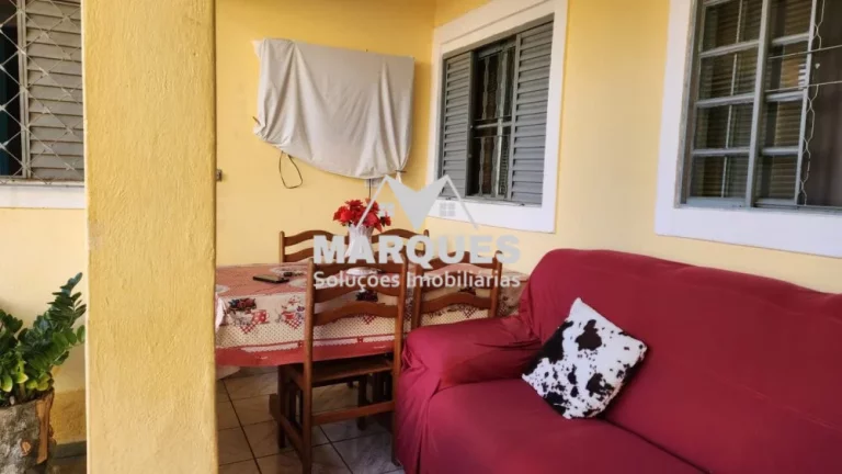 Imagem Oportunidade Ter. de 250m² com 2 Casas no Jd. Campos Verdes
