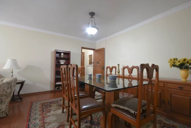 Imagem Apartamento amplo, pronto para morar, repleto de armários, com 3 quartos, sendo uma suíte, 2 banhe...